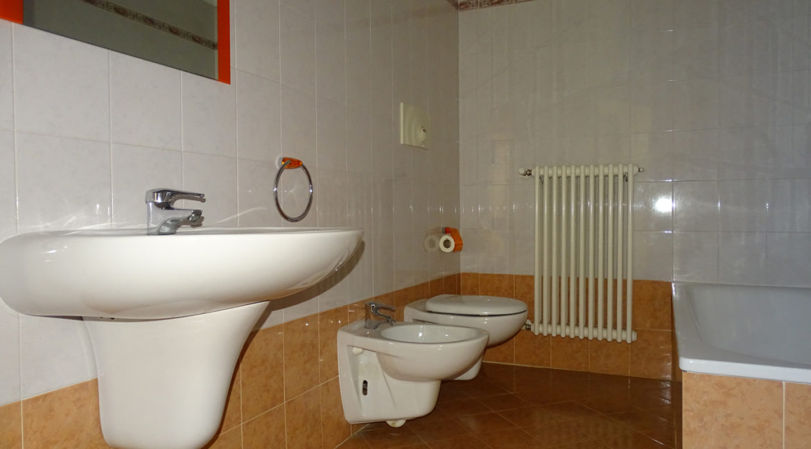 16.-BAGNO-CON-VASCA