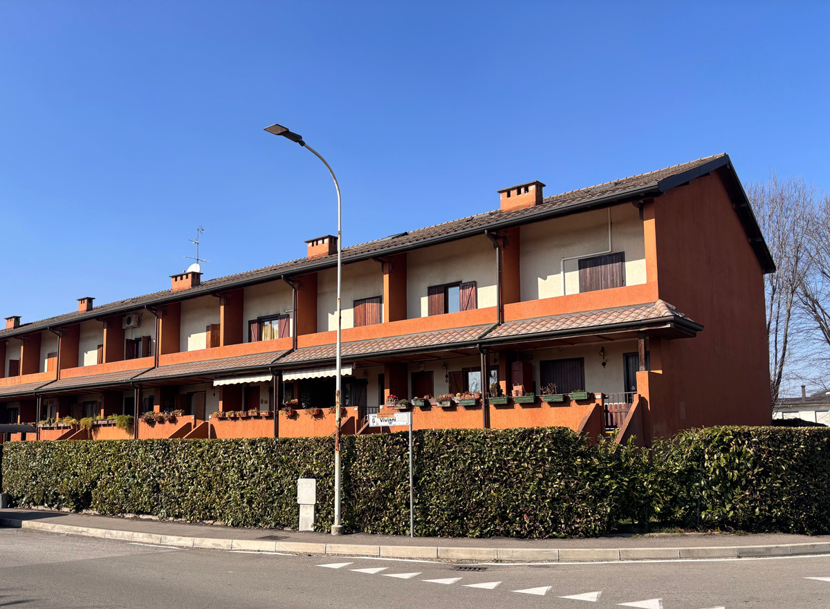 VILLA A SCHIERA