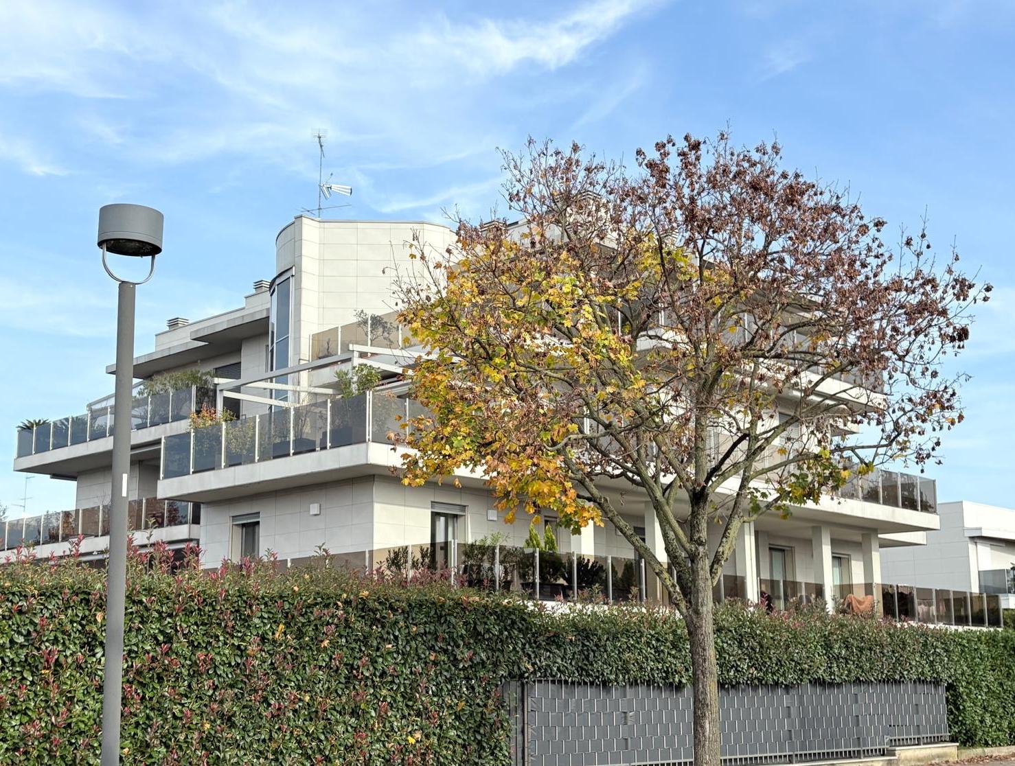 3 locali con terrazzi